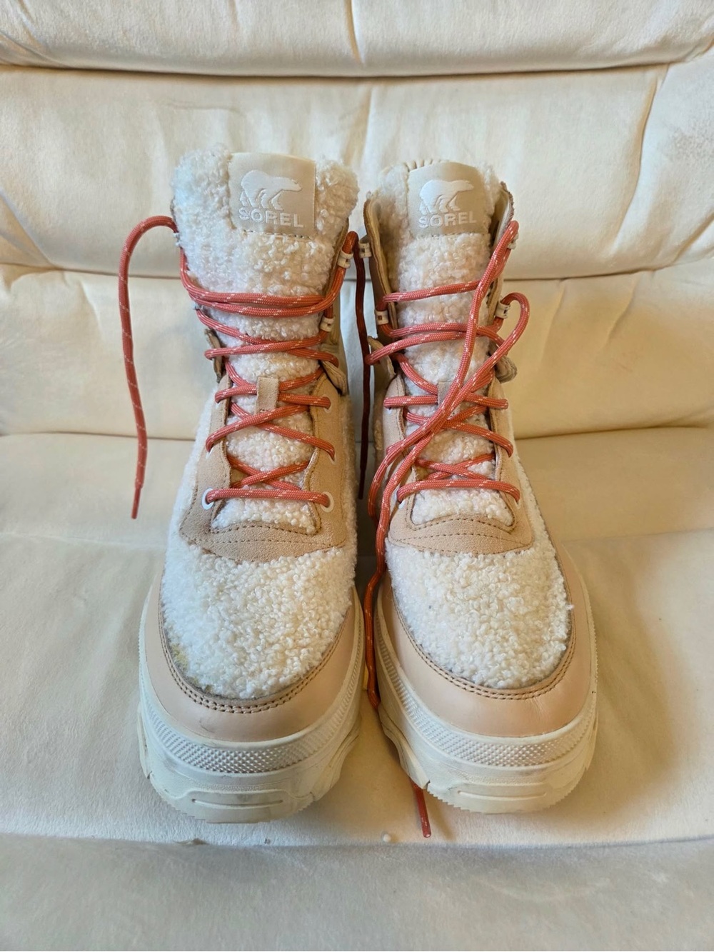 Sorel Cream Shearling Winter Boots Pink Laces Women’s size 11
